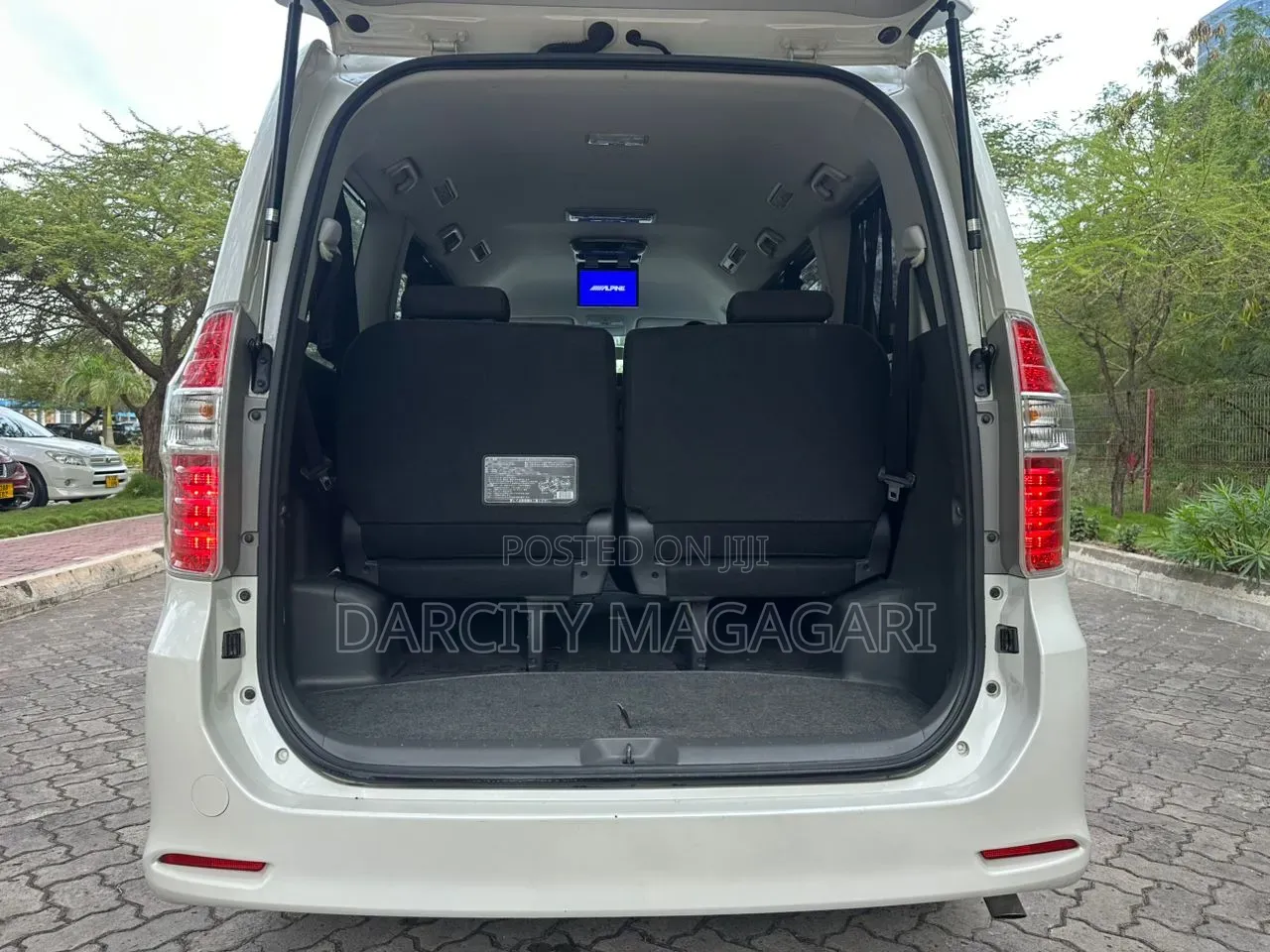 Toyota Noah 2009 Silver