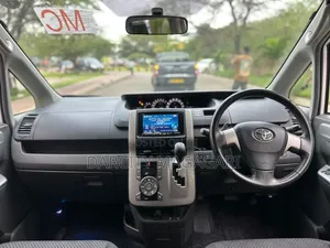 Toyota Noah 2009 Silver