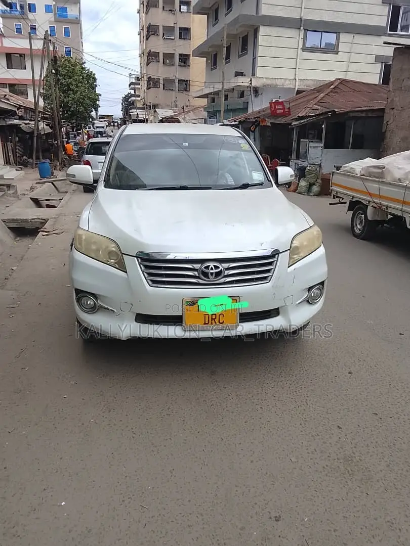 Toyota Vanguard 2010 White