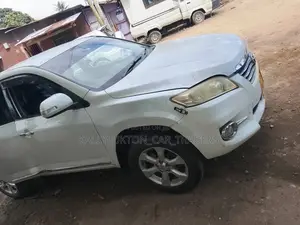 Toyota Vanguard 2010 White