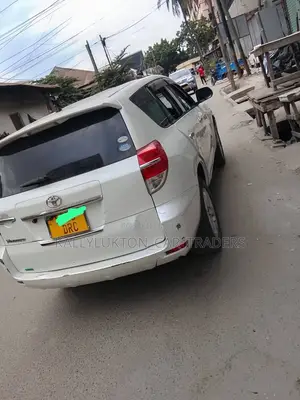 Toyota Vanguard 2010 White
