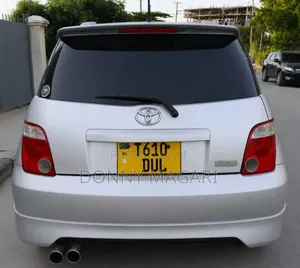 Toyota IST 2005 Silver