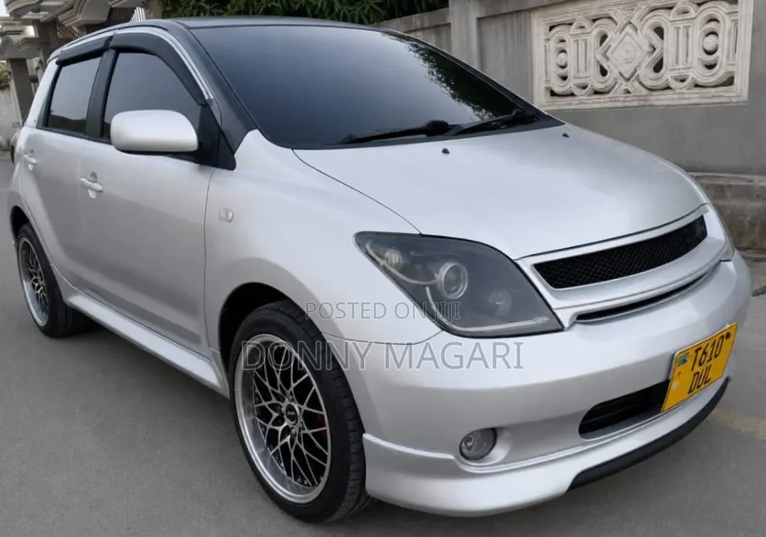 Toyota IST 2005 Silver