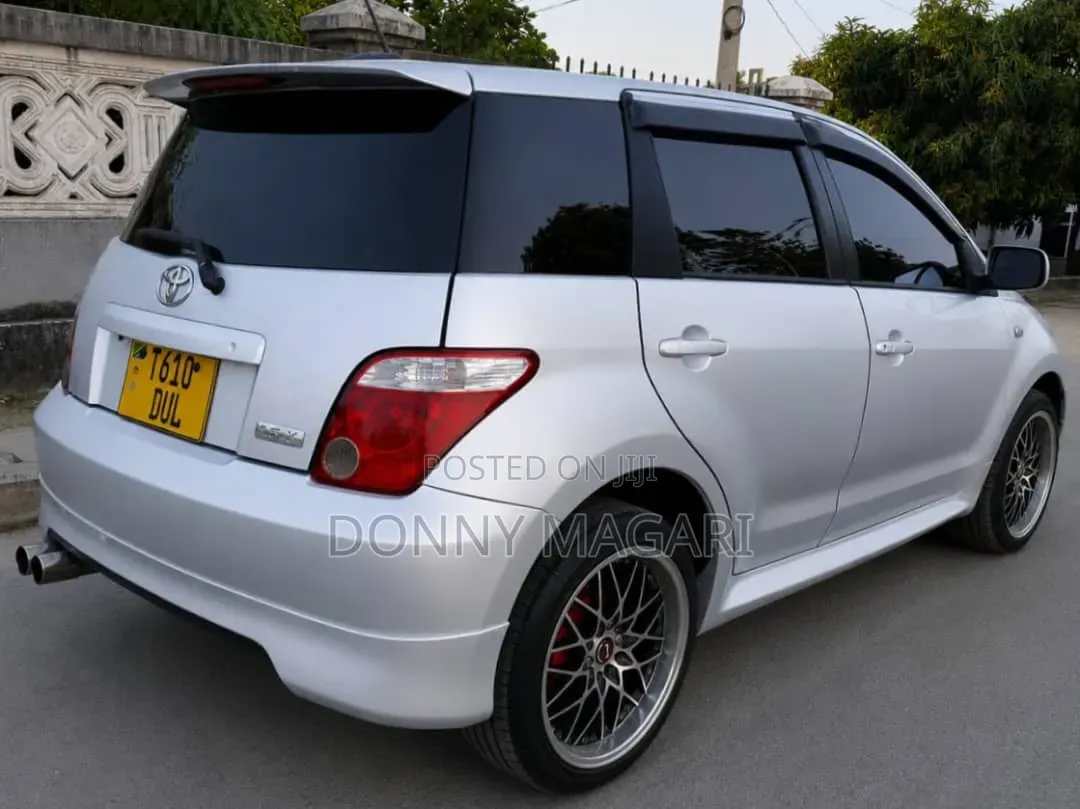 Toyota IST 2005 Silver