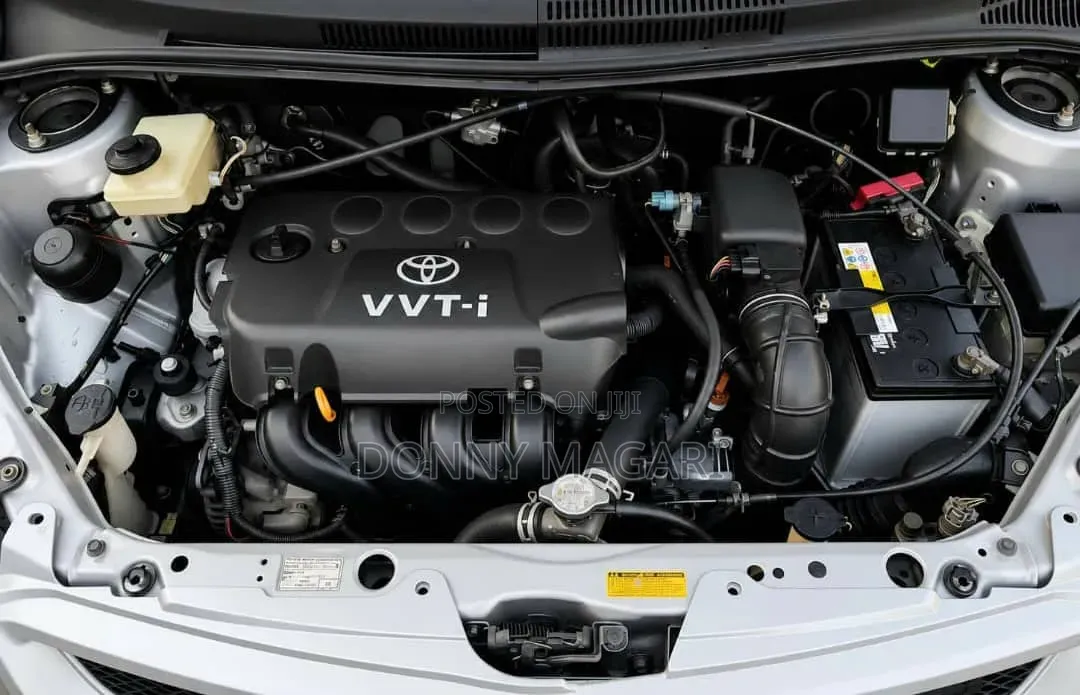 Toyota IST 2005 Silver