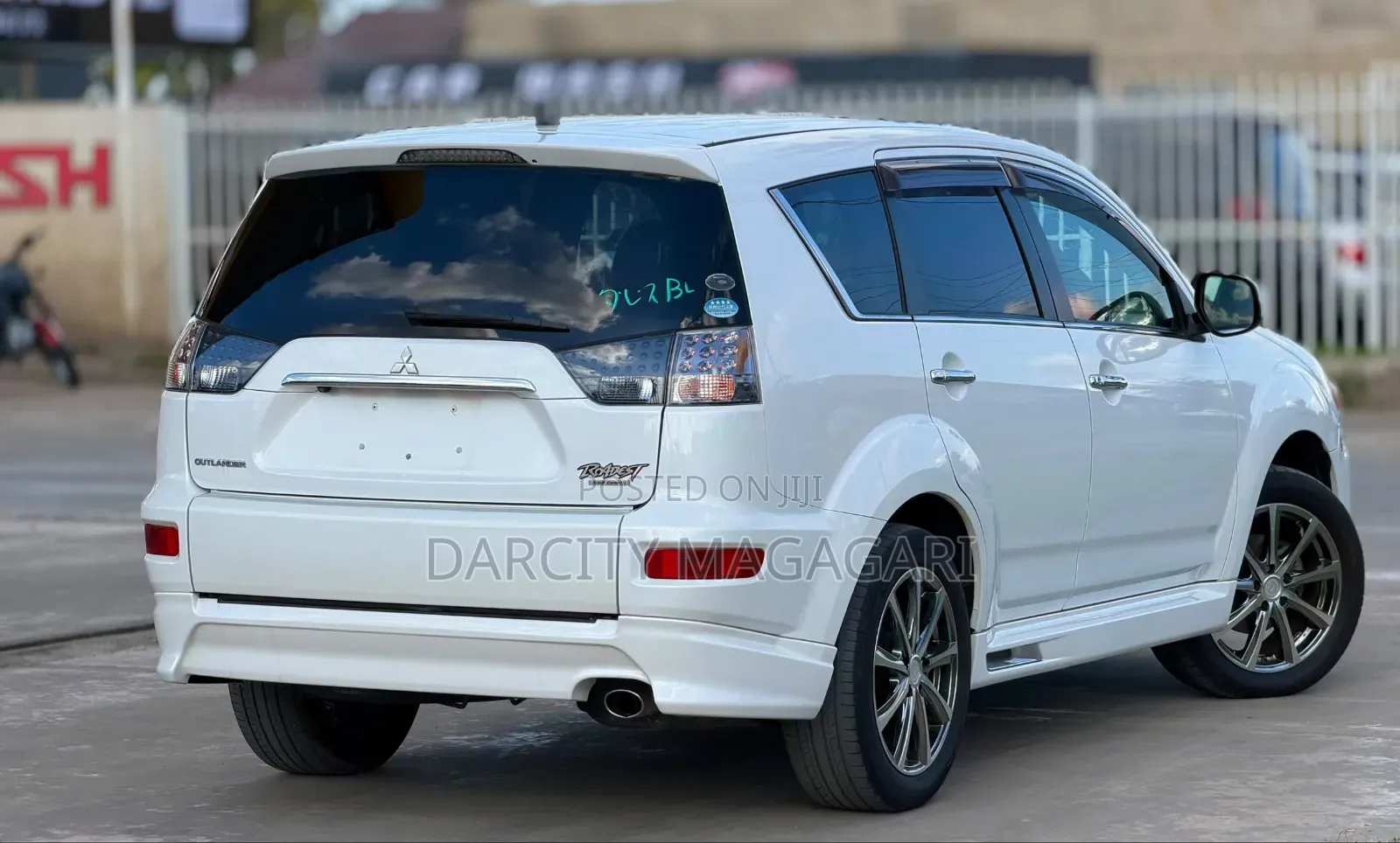Mitsubishi Outlander 2011 White