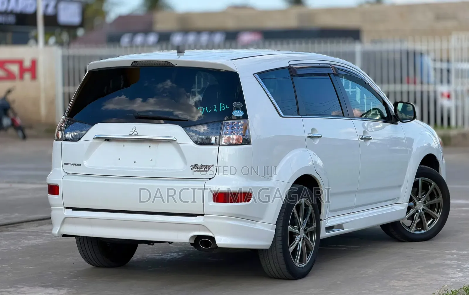 Mitsubishi Outlander 2011 White