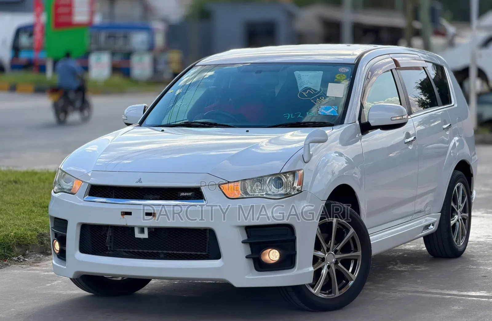 Mitsubishi Outlander 2011 White