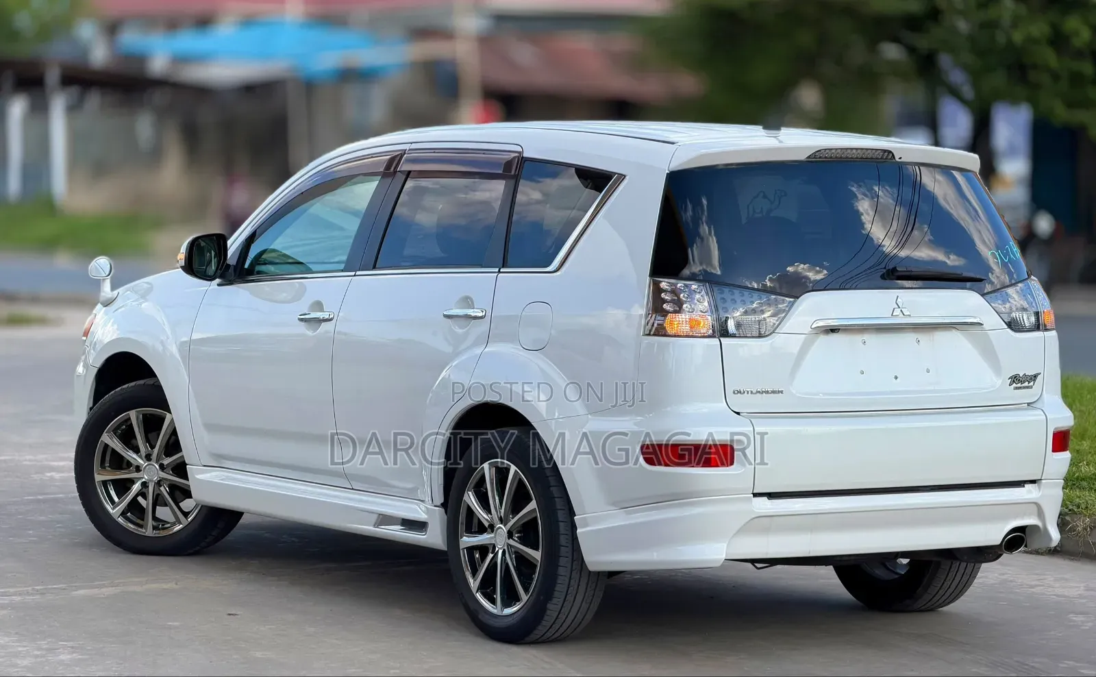 Mitsubishi Outlander 2011 White