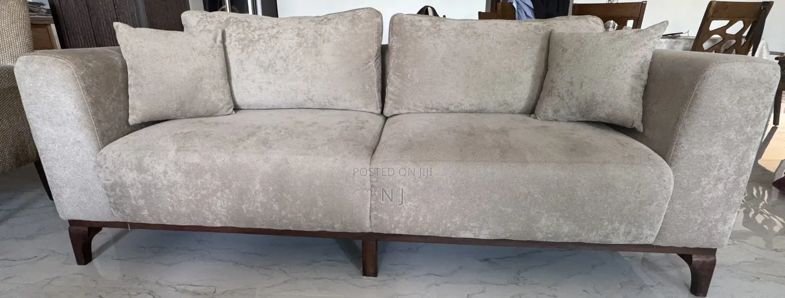 5-Seater Sofa With Mninga Table