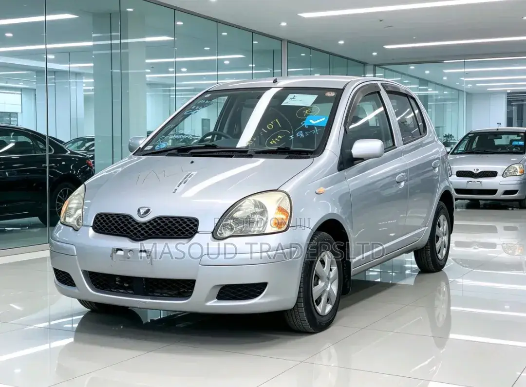 Toyota Vitz 2002 Silver