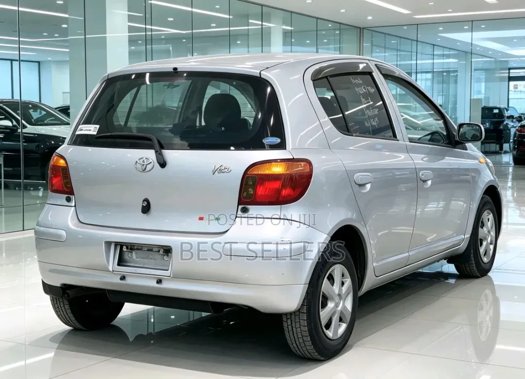 Toyota Vitz 2002 Silver