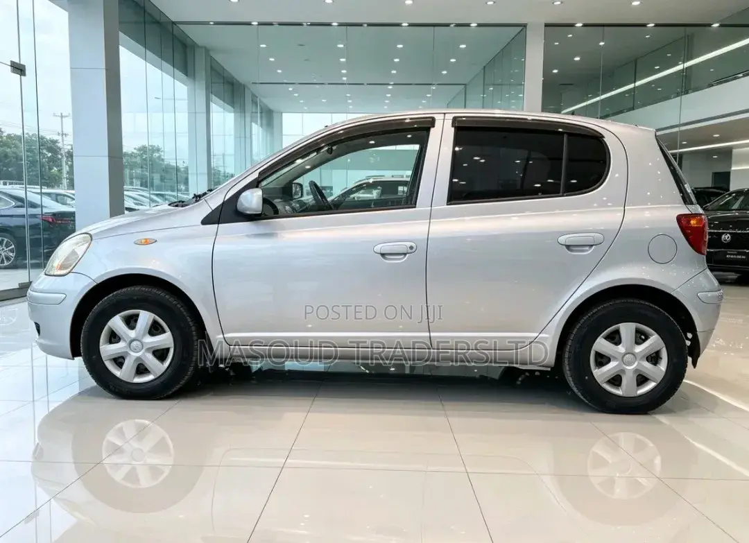 Toyota Vitz 2002 Silver