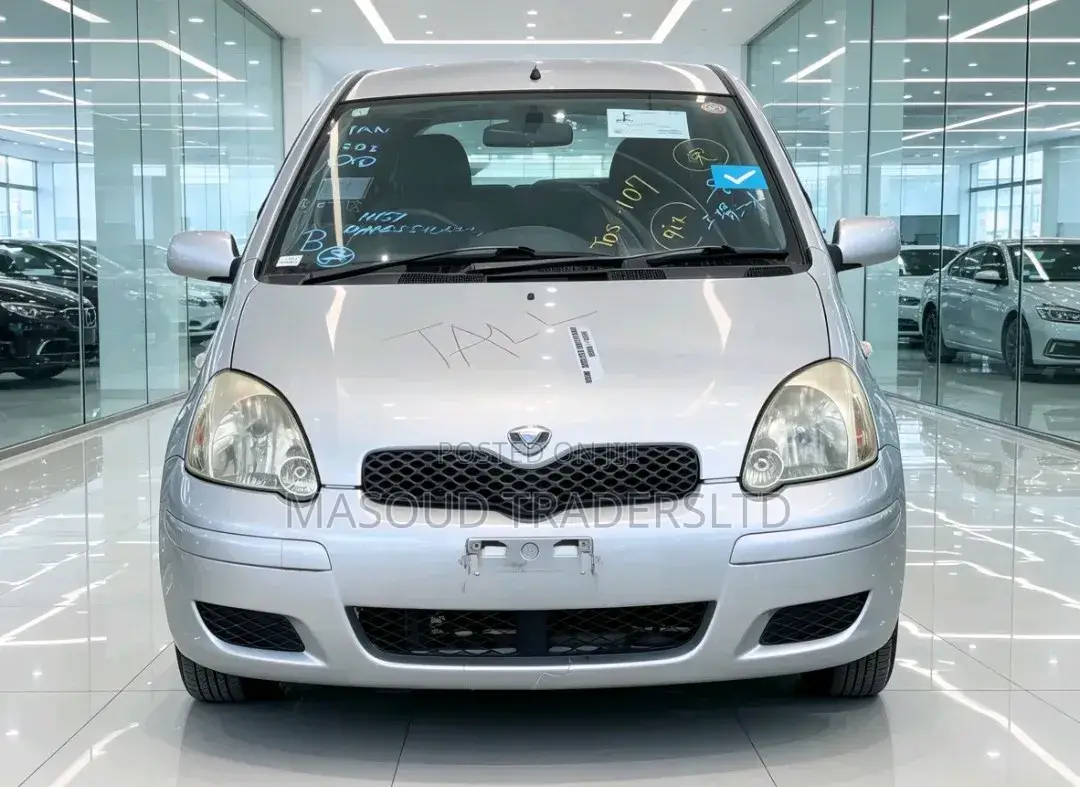 Toyota Vitz 2002 Silver