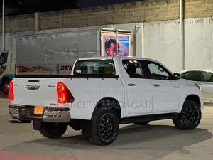 Toyota Hilux 2020 White