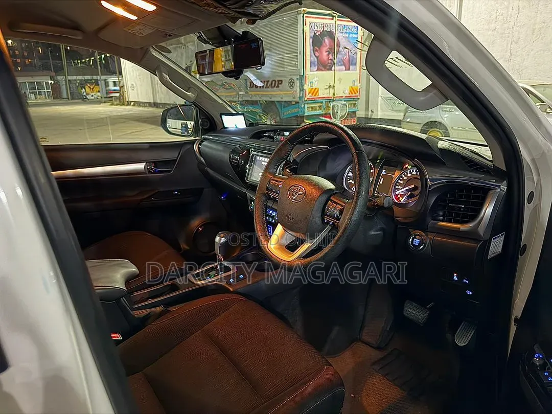 Toyota Hilux 2020 White