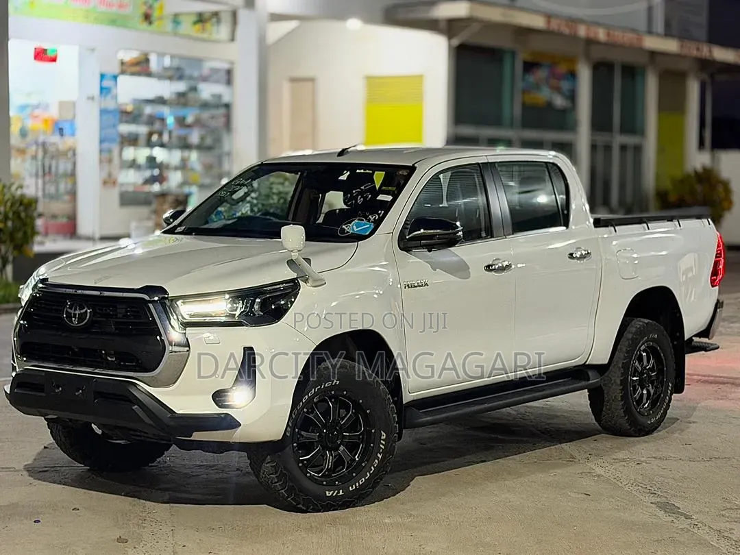 Toyota Hilux 2020 White