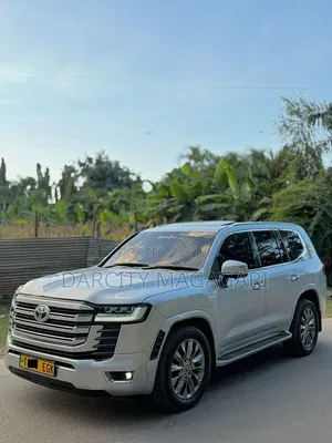 Toyota Land Cruiser 2023 Silver