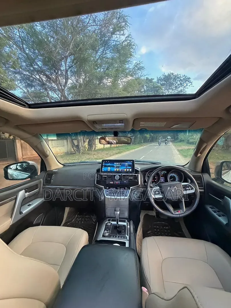 Toyota Land Cruiser 2023 Silver