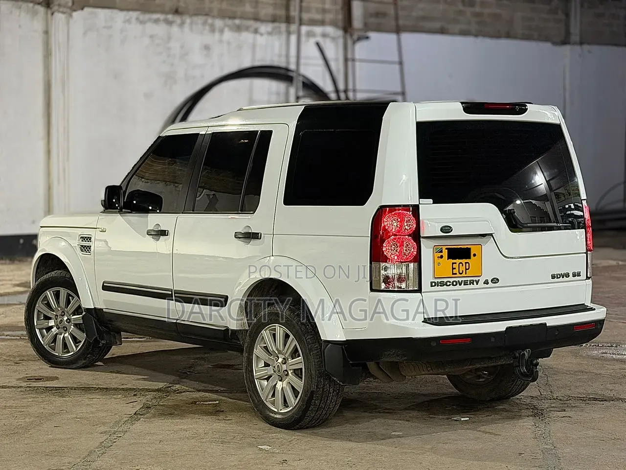 Land Rover Discovery 2015 White