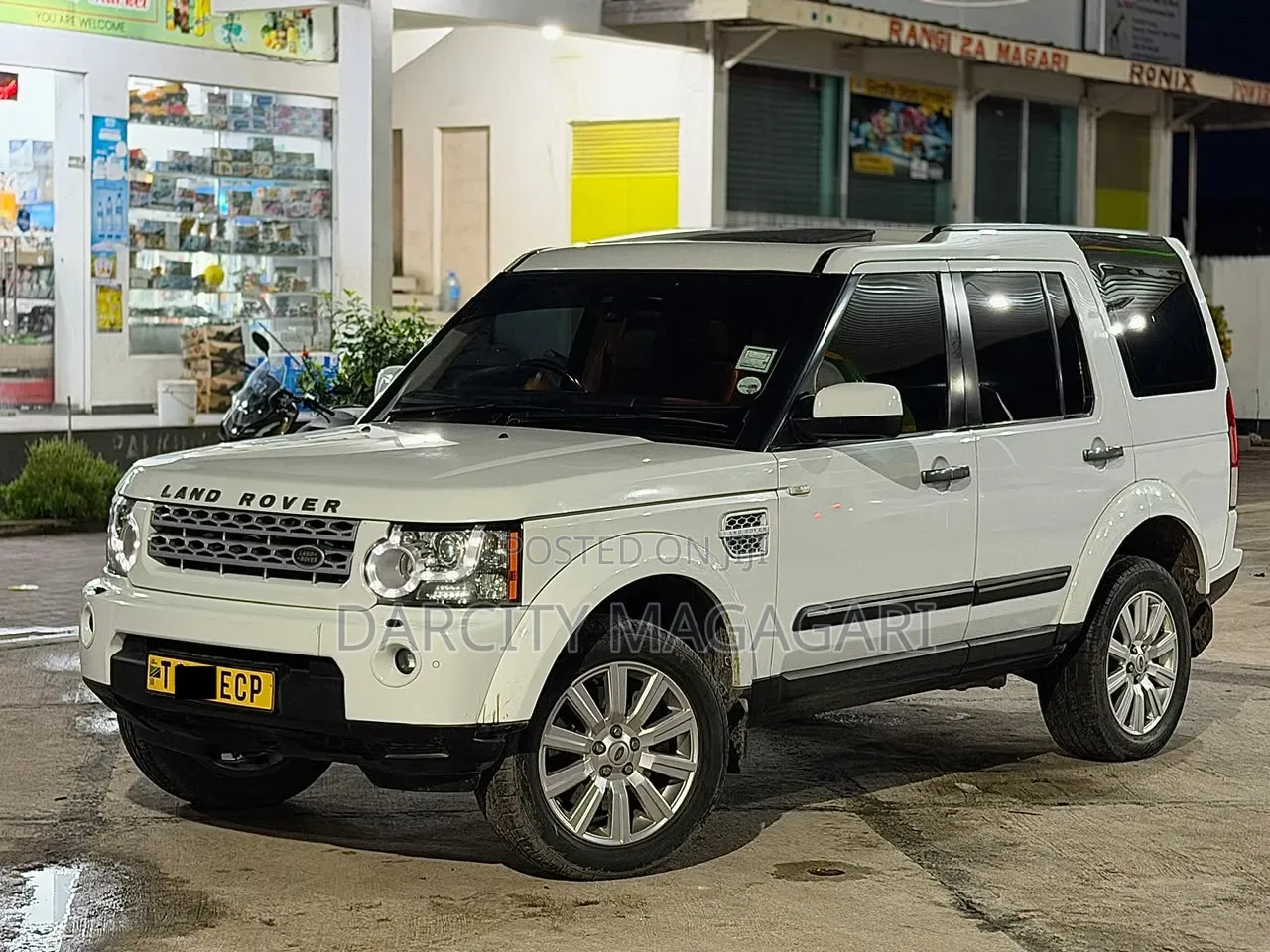 Land Rover Discovery 2015 White