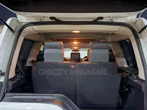 Land Rover Discovery 2015 White