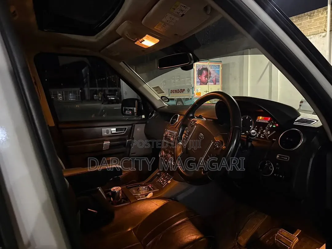 Land Rover Discovery 2015 White