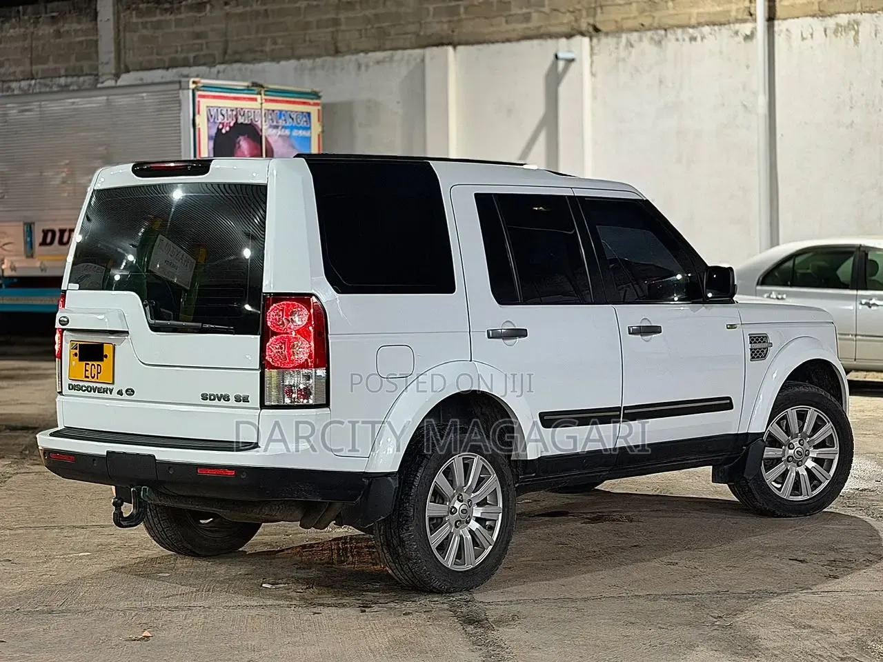 Land Rover Discovery 2015 White