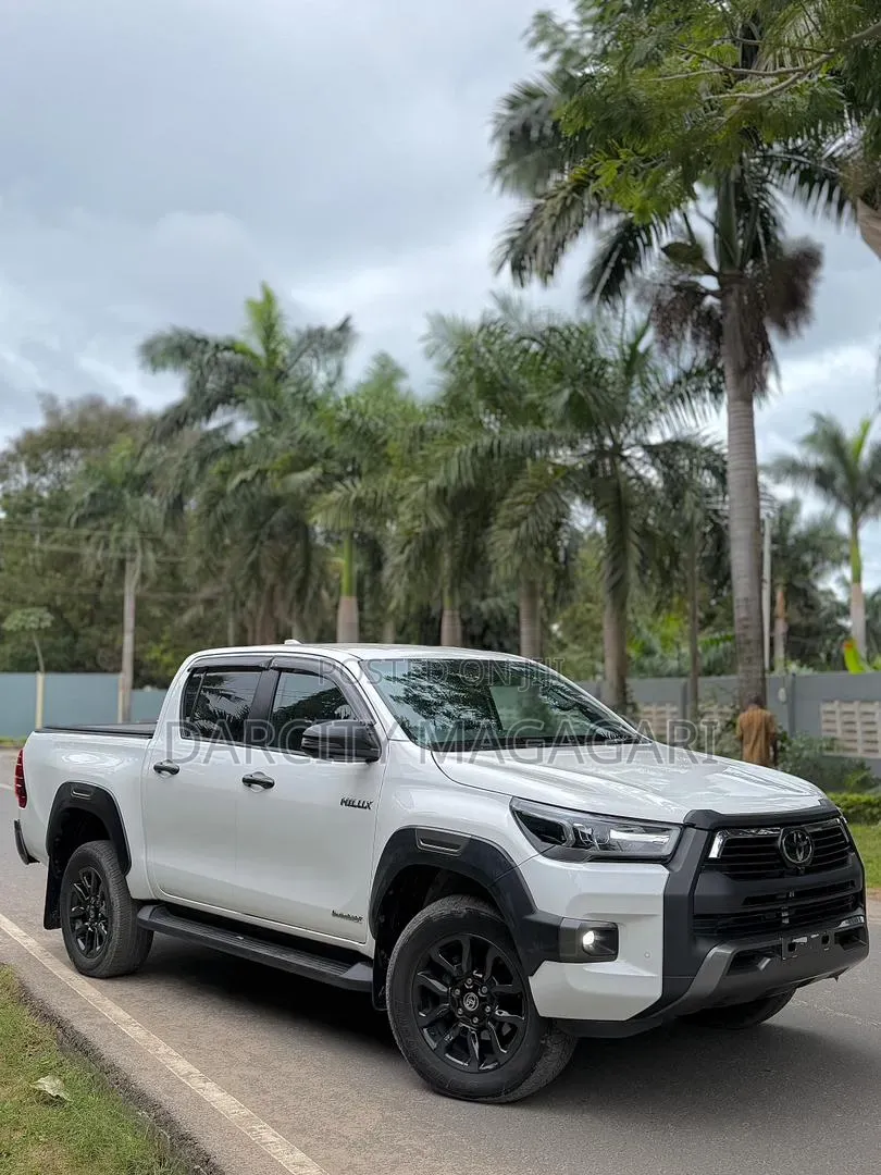 Toyota Hilux 2023 White