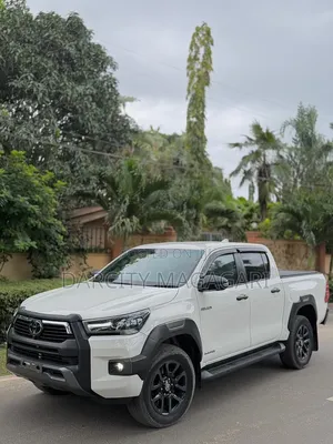 Toyota Hilux 2023 White