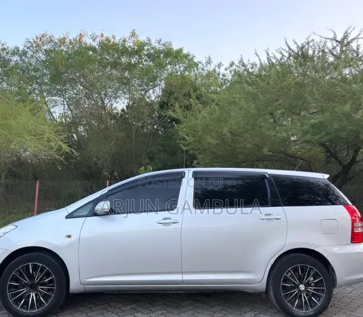Toyota Wish 2005 Silver