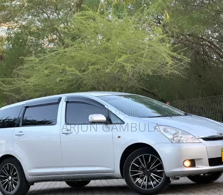 Toyota Wish 2005 Silver