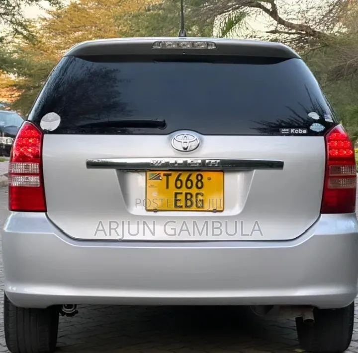 Toyota Wish 2005 Silver