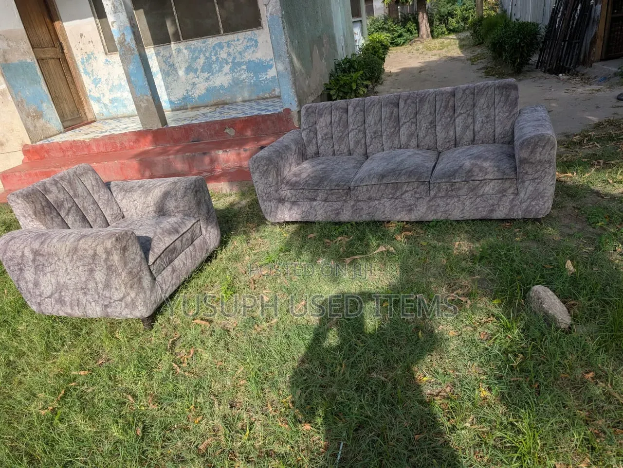 Sof Set Made Up of Velvet
