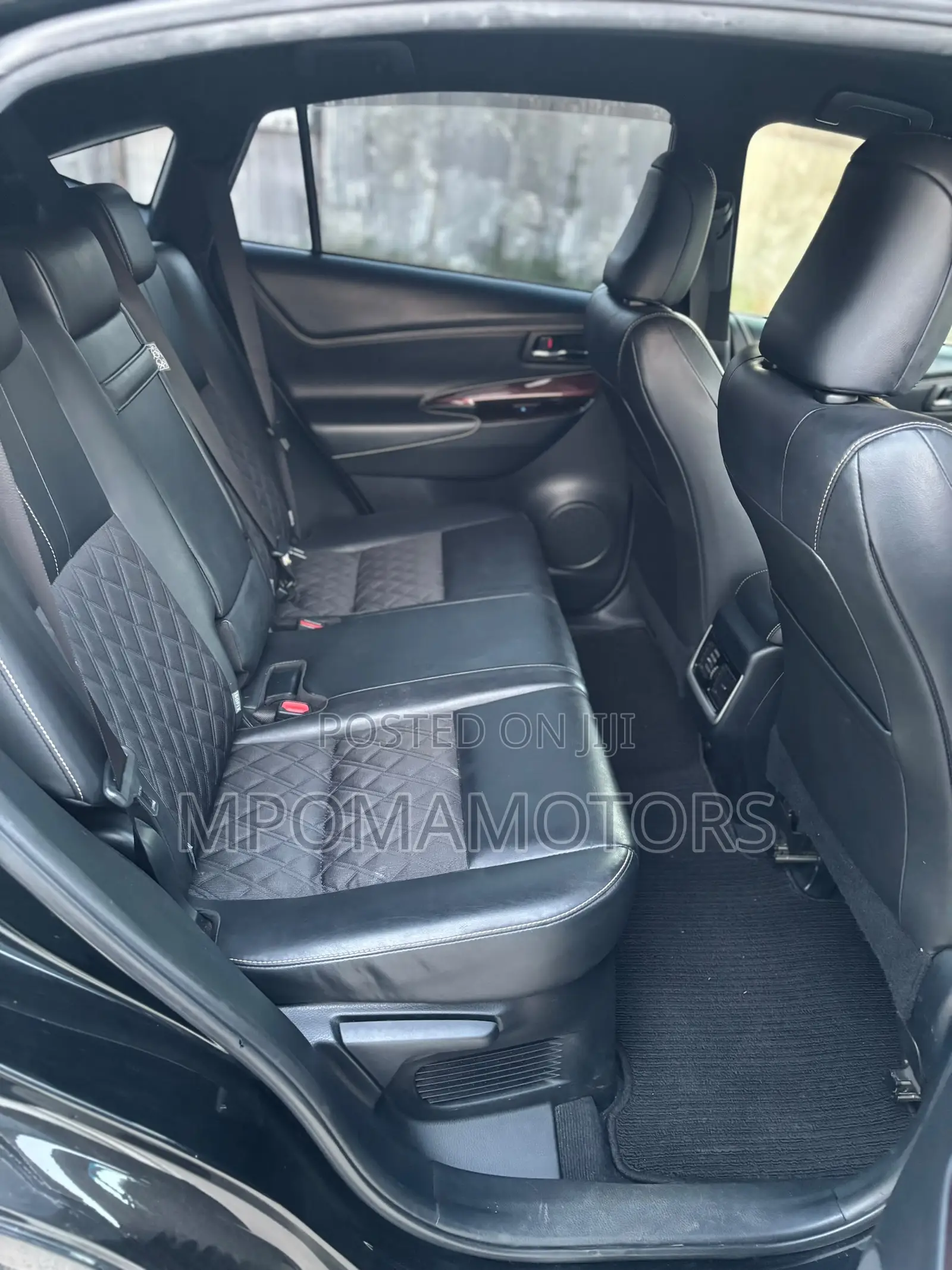 Toyota Harrier 2.0 2016 Black