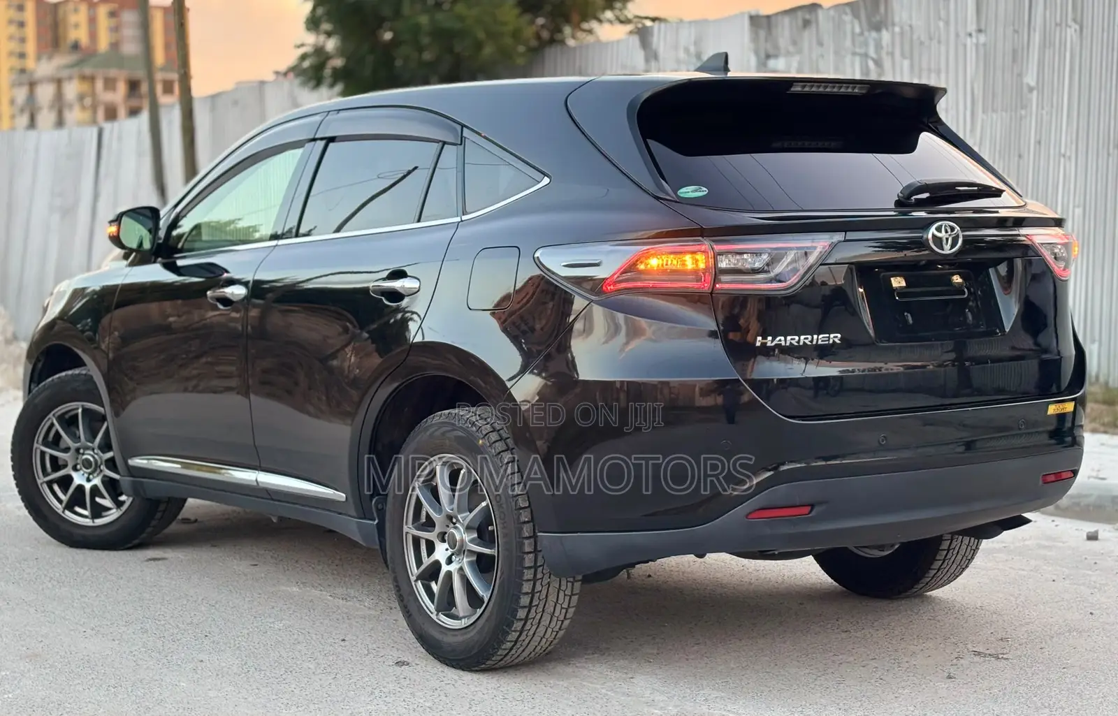 Toyota Harrier 2.0 2016 Black