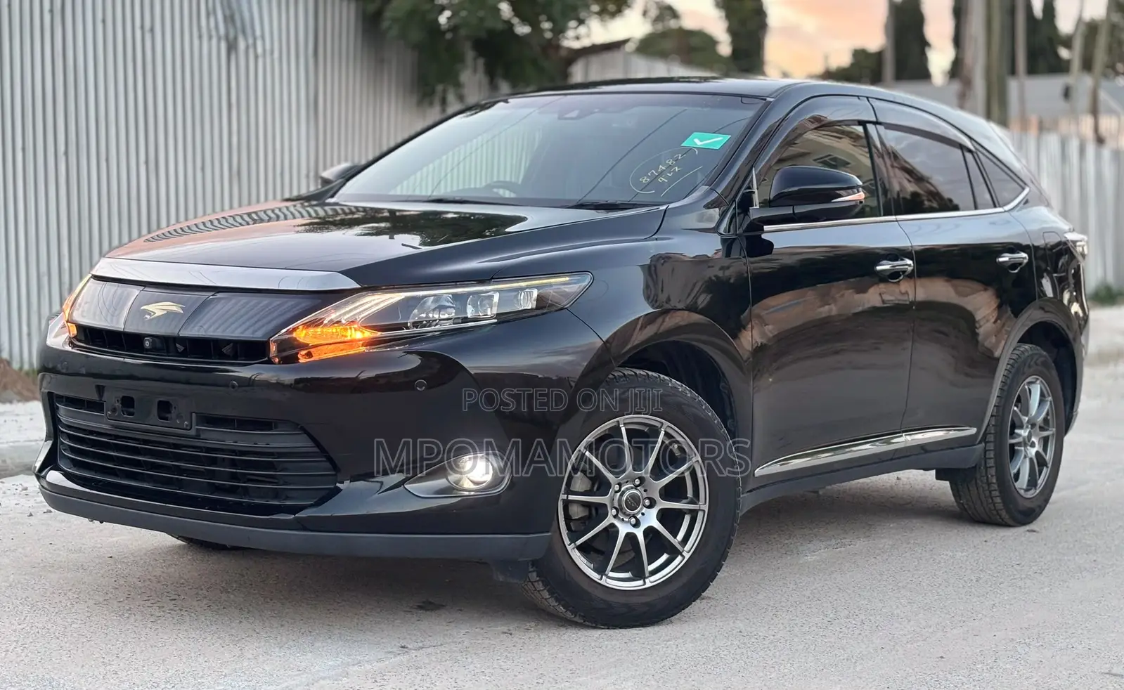Toyota Harrier 2.0 2016 Black