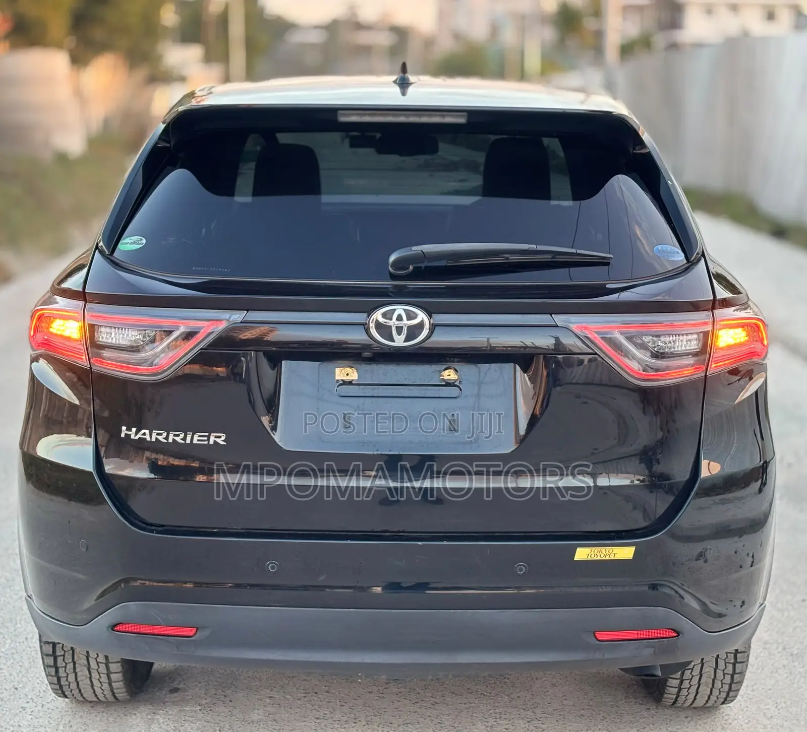 Toyota Harrier 2.0 2016 Black