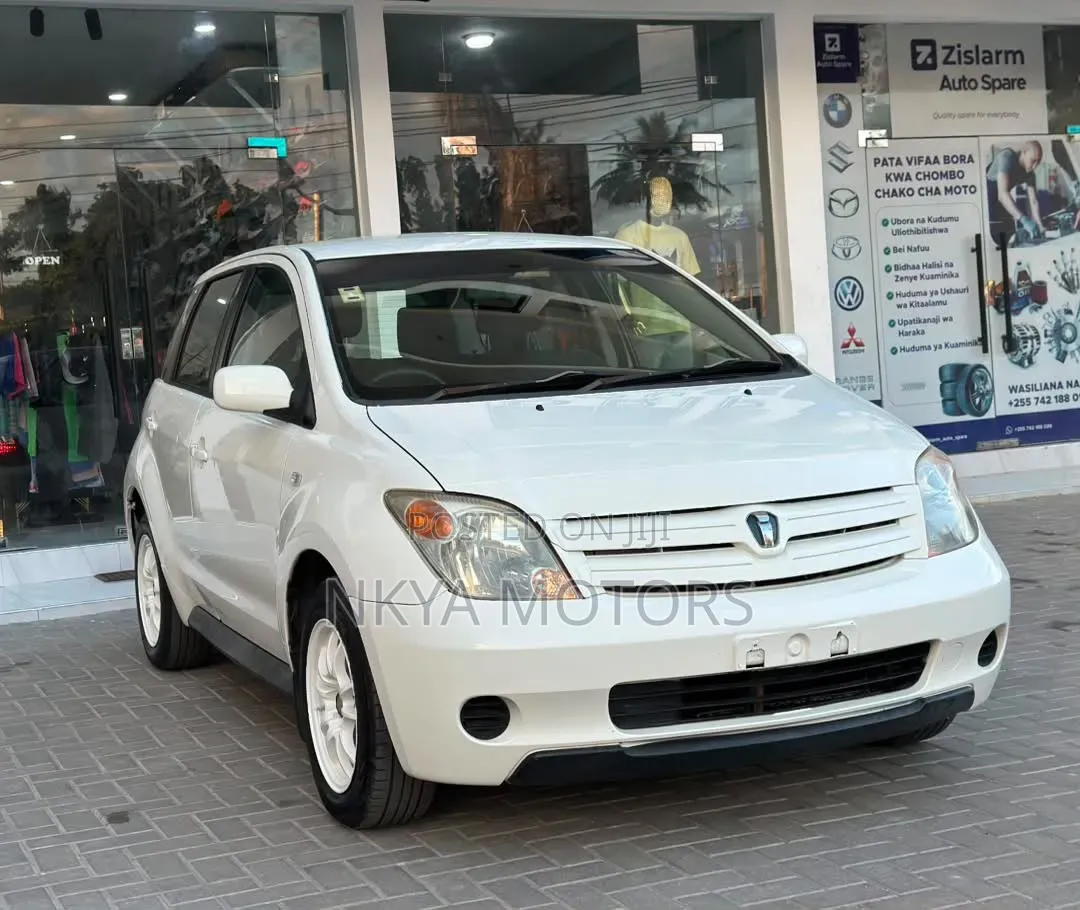 Toyota IST 2003 White