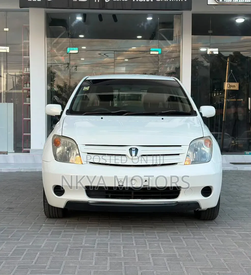 Toyota IST 2003 White