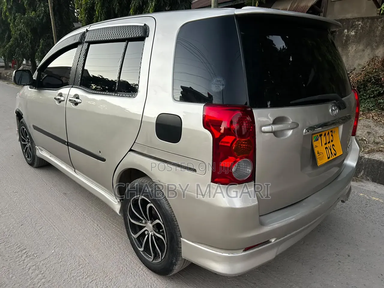 Toyota Raum 2004 Gold