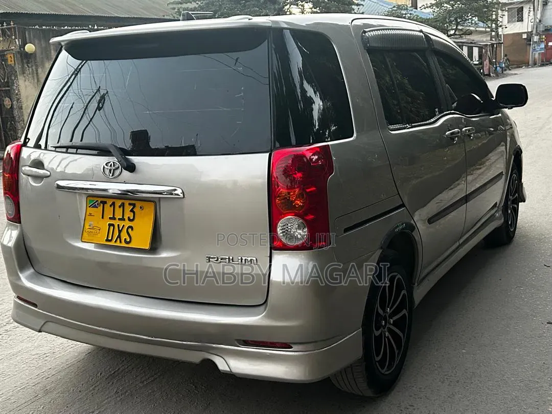 Toyota Raum 2004 Gold