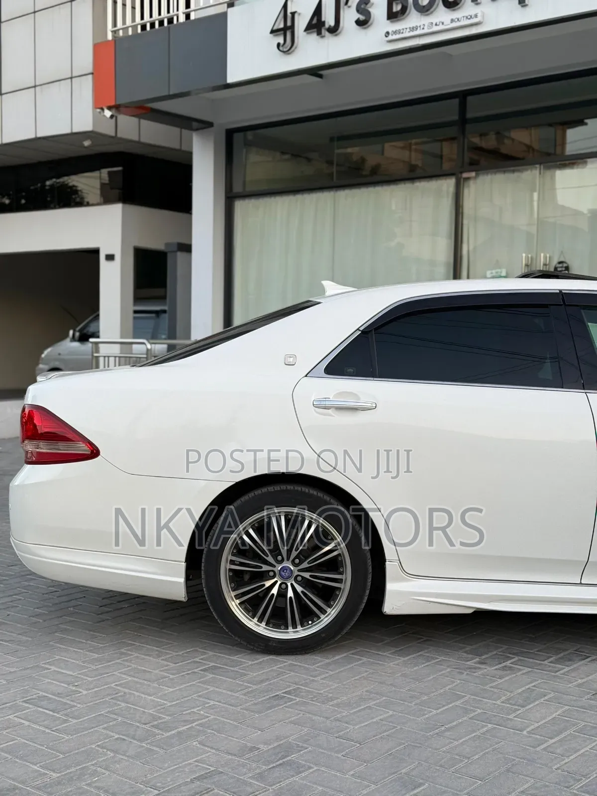 Toyota Crown 2009 White