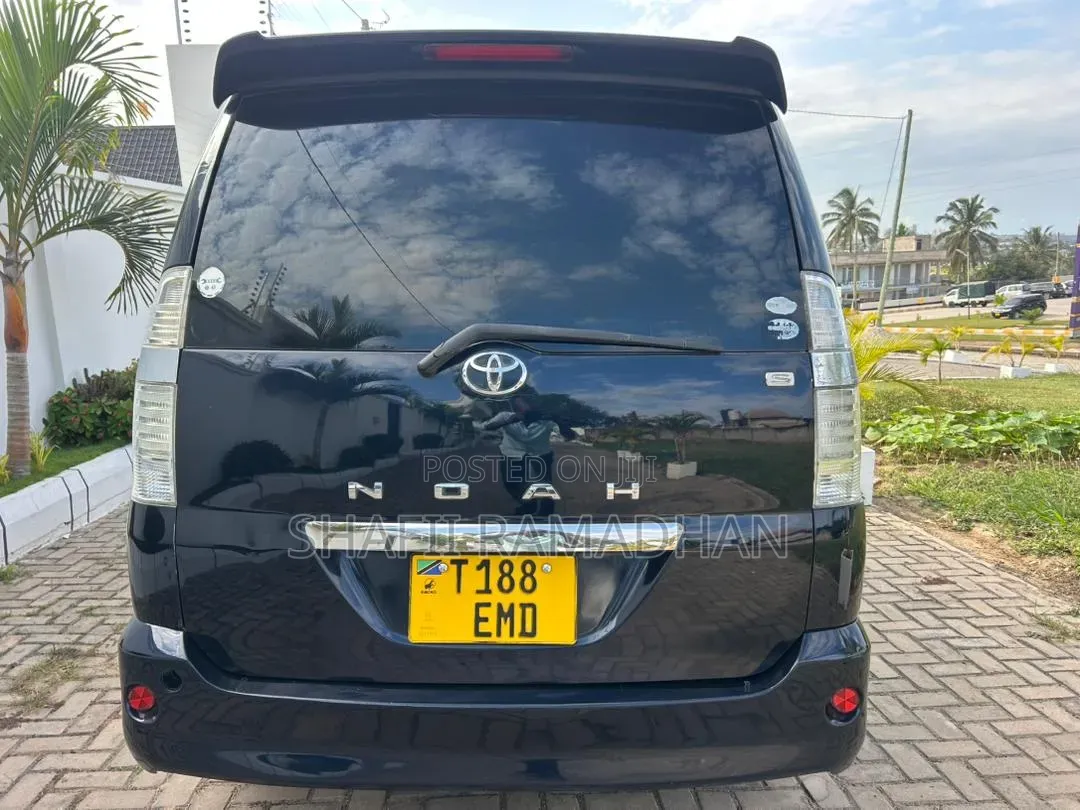 Toyota Noah 2015 Black