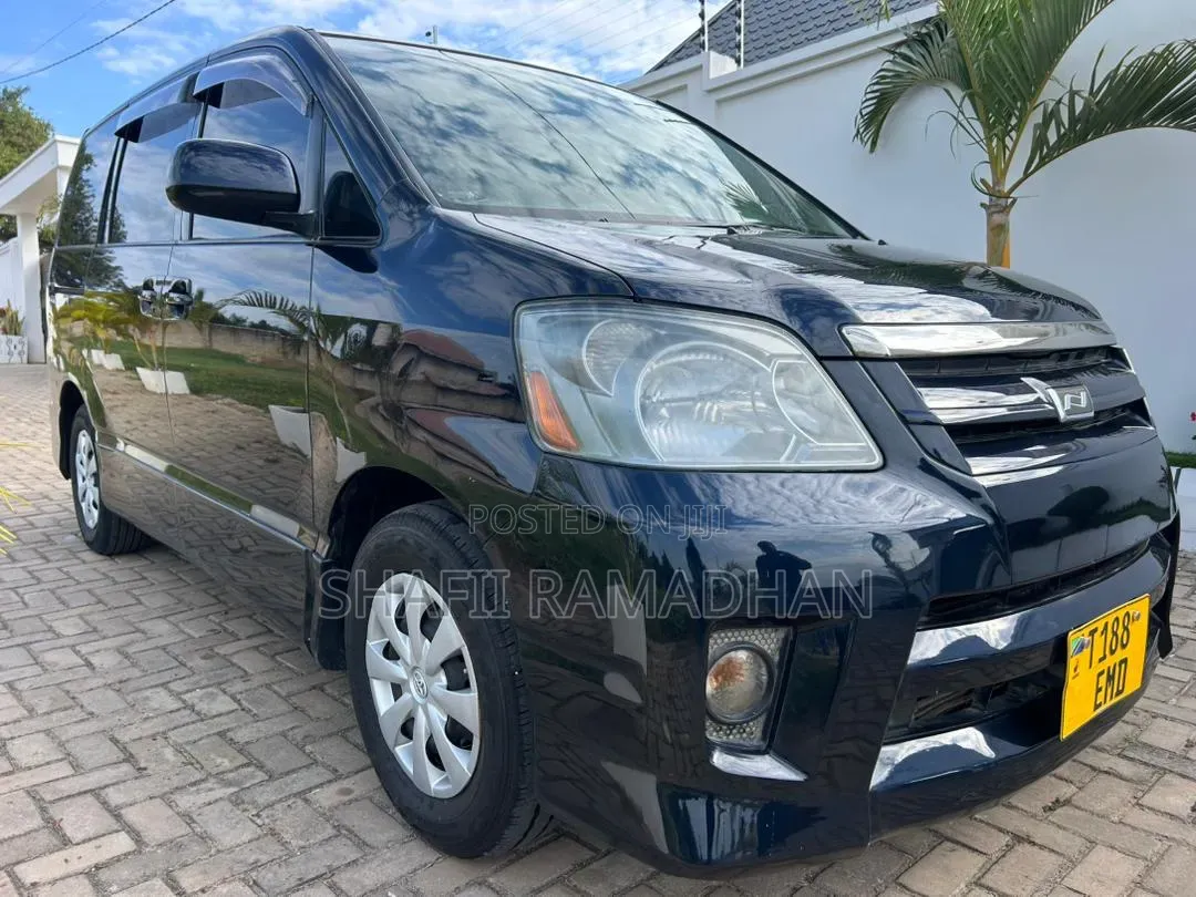 Toyota Noah 2015 Black
