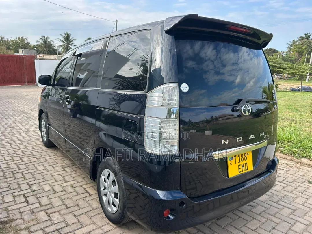 Toyota Noah 2015 Black