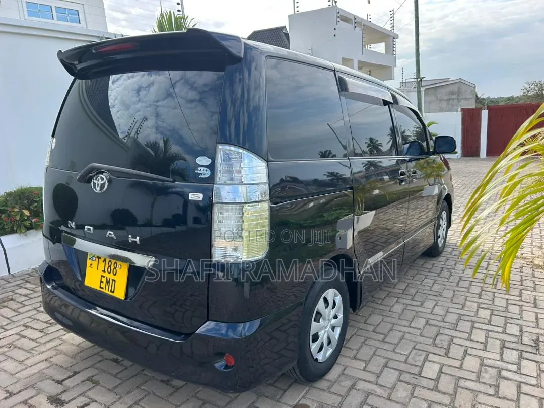 Toyota Noah 2015 Black