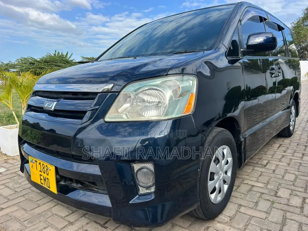 Toyota Noah 2015 Black