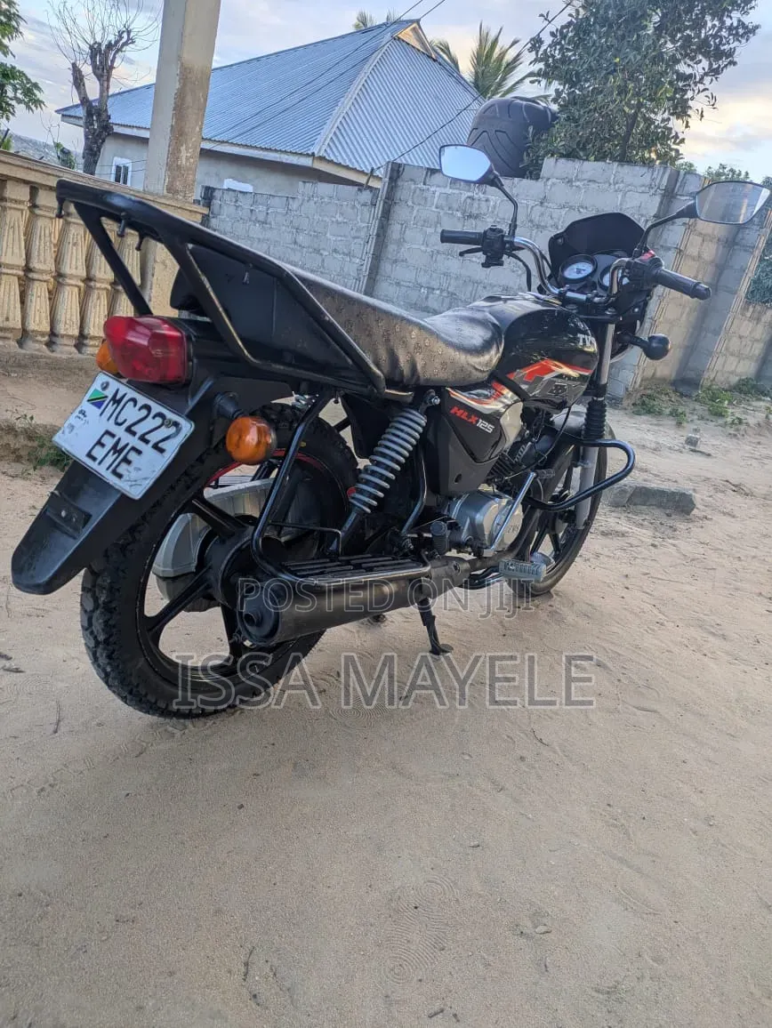 TVS HLX 125 2025 Black