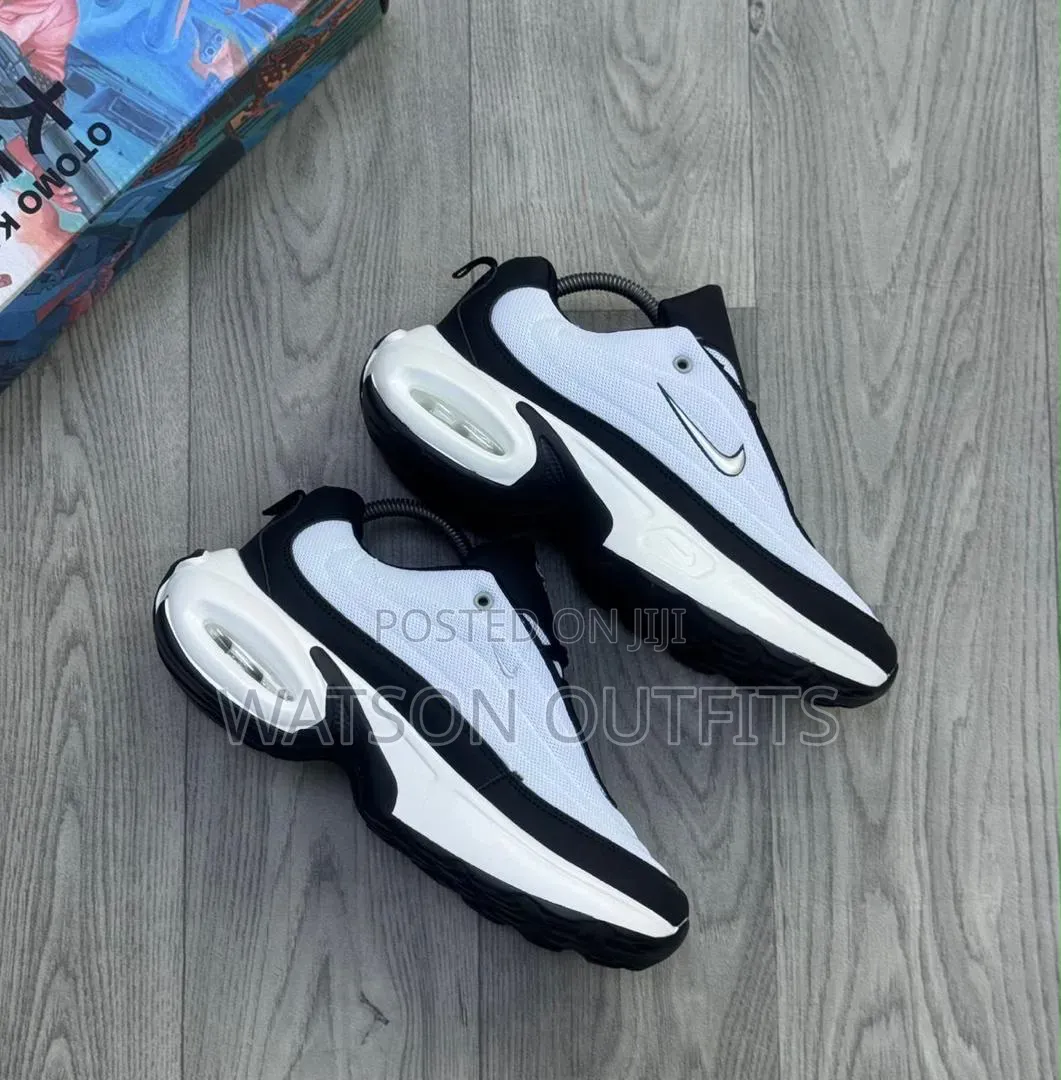 Nike Airmax Sneaker Shoes or Footwears Materials Very Classic